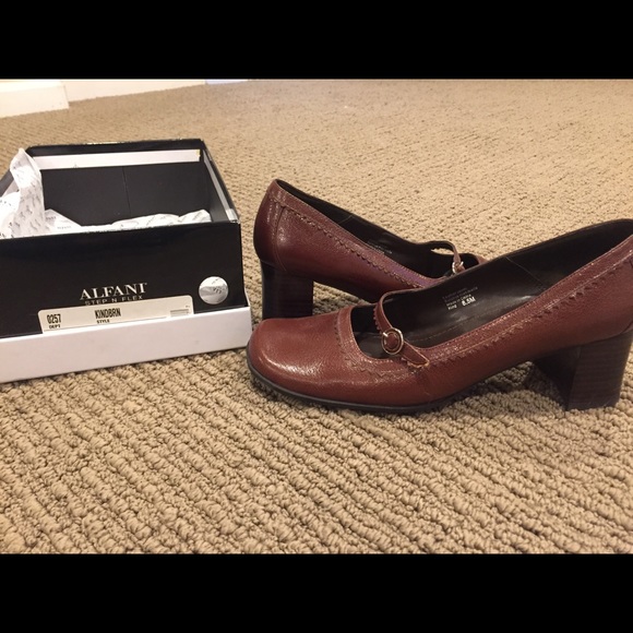 Alfani women’s brown pumps - Picture 4 of 5